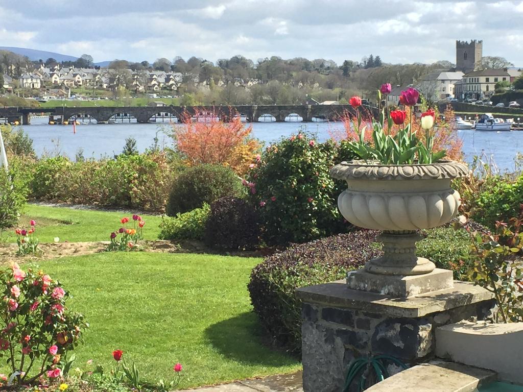 The Lakeside Hotel & Leisure Centre Killaloe Esterno foto