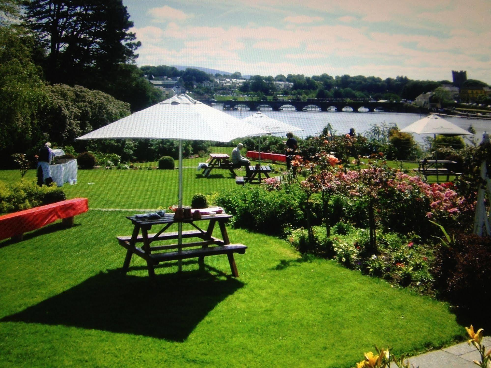 The Lakeside Hotel & Leisure Centre Killaloe Esterno foto