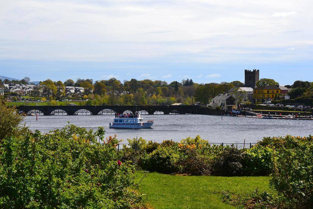 The Lakeside Hotel & Leisure Centre Killaloe Esterno foto